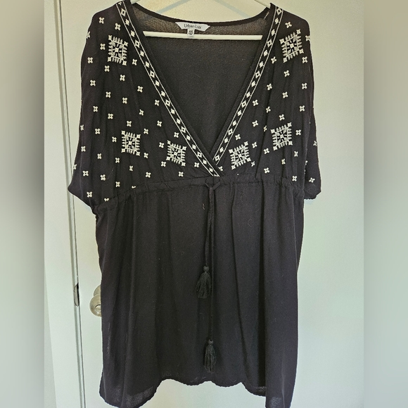 Urban Lux Embroidered Caftan - Picture 4 of 7